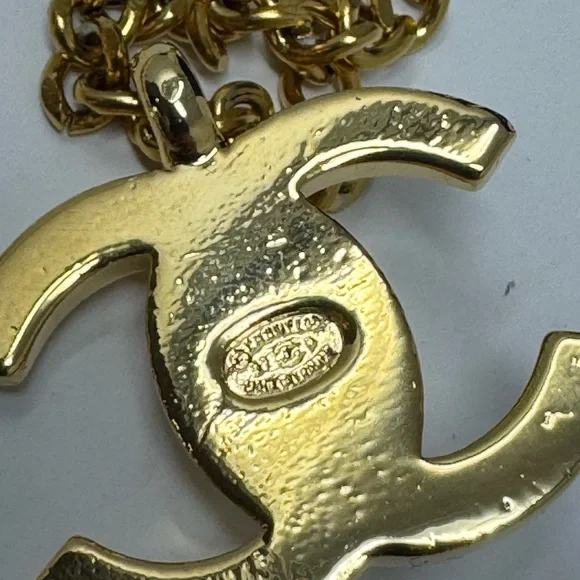 💯 Authentic CHANEL Vintage Chanel Gold Plated Turnlock Charm Necklace